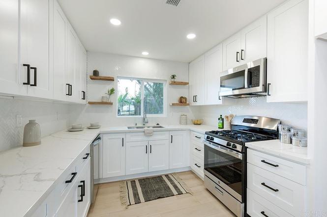 Building Photo - 8715 Potrero St