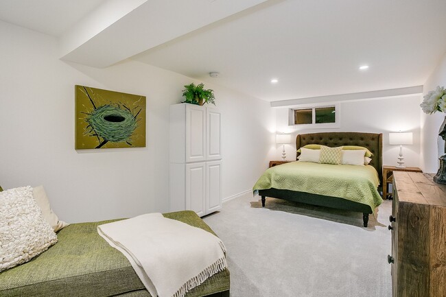 Building Photo - Queen Anne Craftsman - Available September...