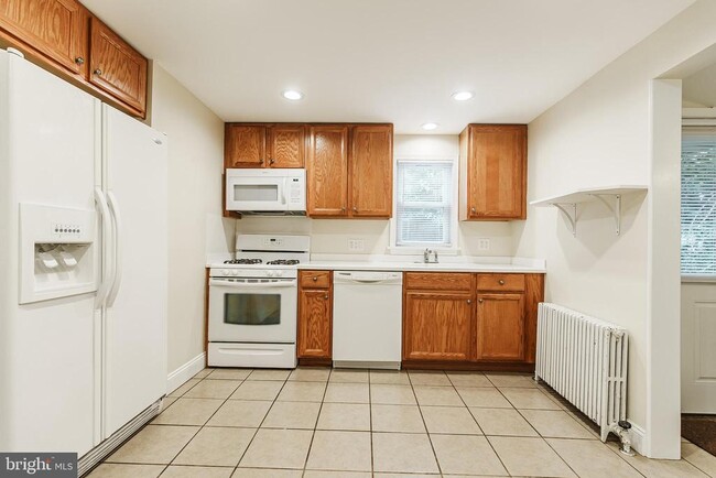 Building Photo - 383 Stewart Ave