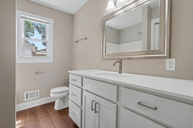 Building Photo - 132 Scotts Dr