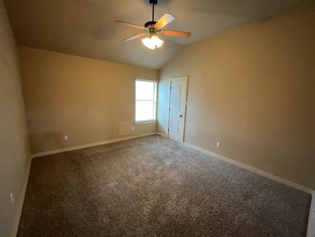 Building Photo - 3306 Lineage Loop