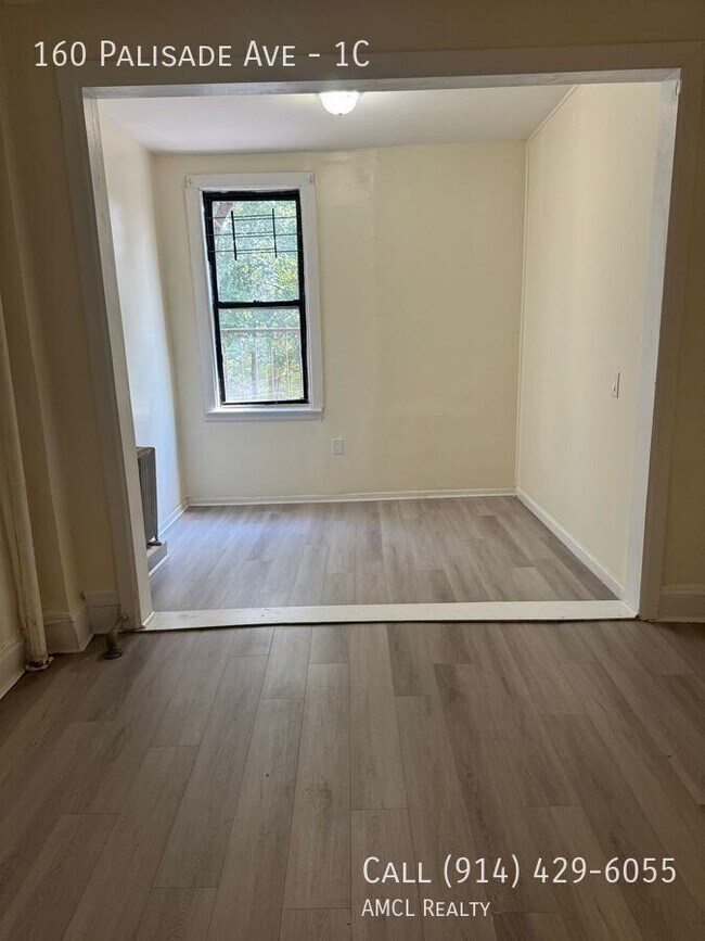 Building Photo - 160 Palisade Ave