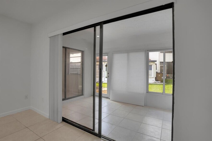 Building Photo - 315 NW 36th Ave