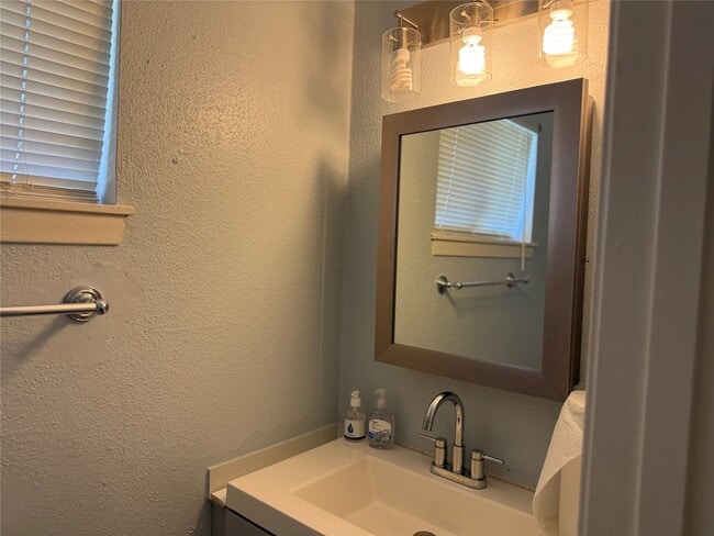 Building Photo - 3122 Trail Lake Dr