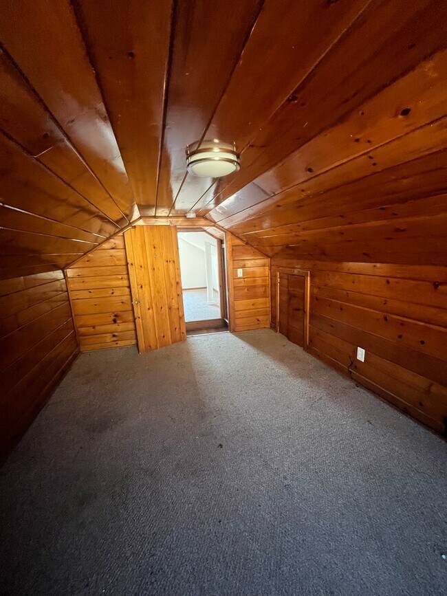 Building Photo - 3 Bed Single Family Home Available - Close to Rochester General