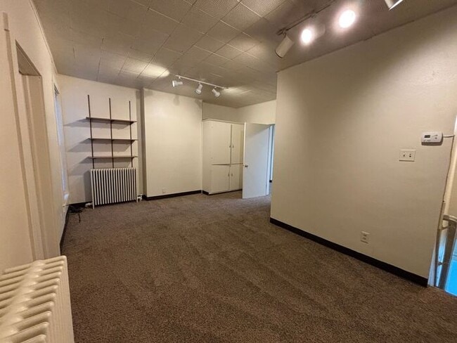 Building Photo - Apartment in the heart of Downtown!