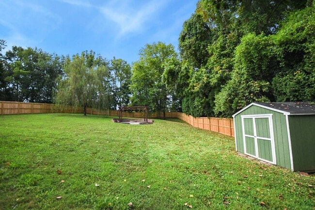 Building Photo - 3515 Clearwater Dr