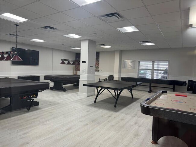 Building Photo - 405 N Ocean Blvd