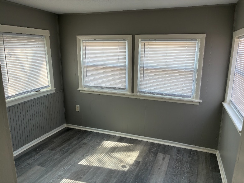 Building Photo - 4441 NE Winn Rd