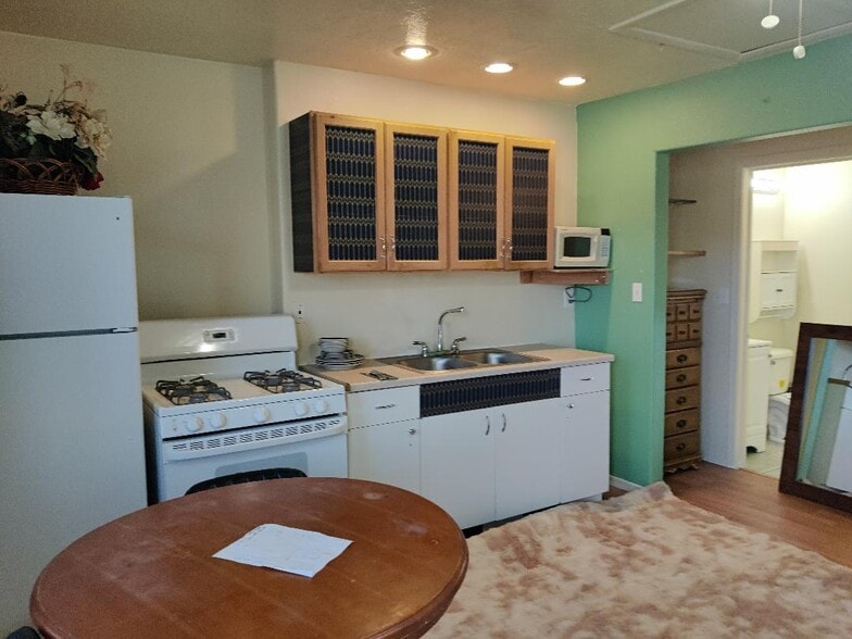 Building Photo - 810 Georgiana Dr