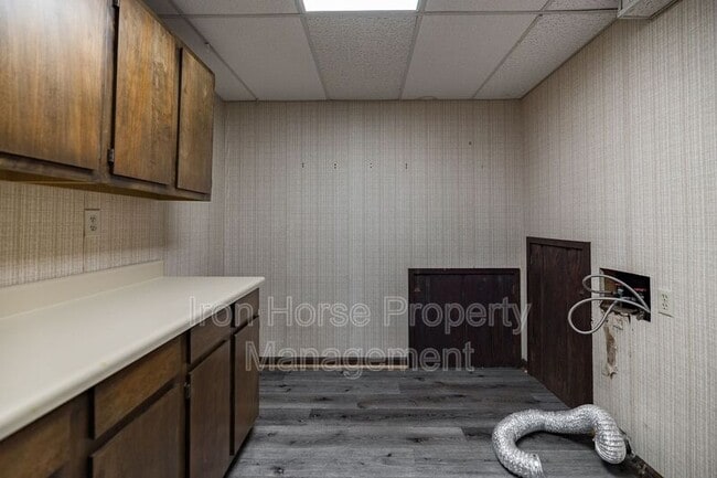 Building Photo - 265 Ponderosa Dr