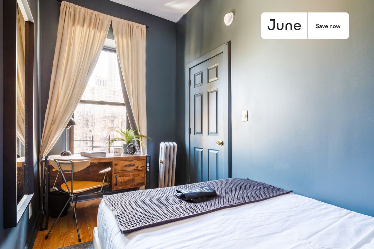 Building Photo - 336 W 46th St