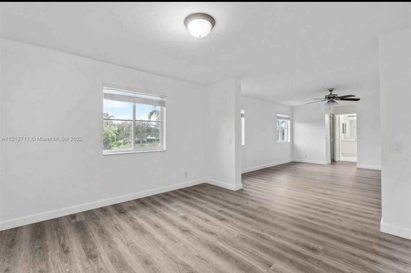 Building Photo - 736 Tulip Cir