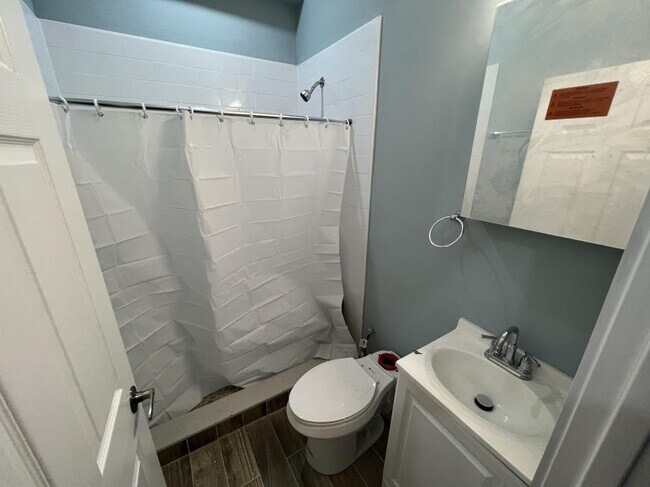 Building Photo - 4.0 bedroom in Somerville Massachusetts 02143