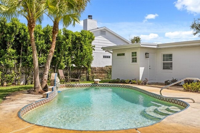 Building Photo - 1711 Chestnut Ave