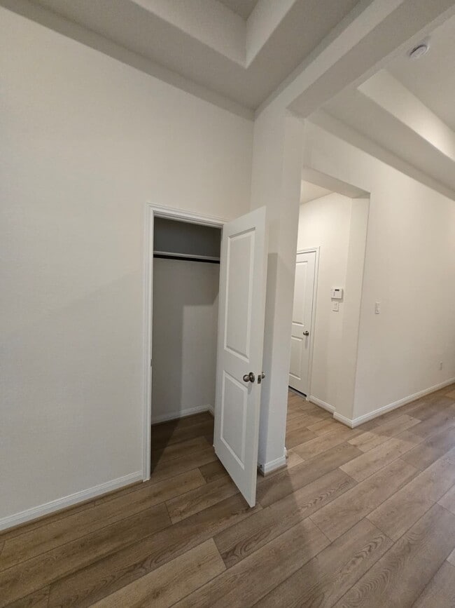 Building Photo - 1420 Florecer Ln