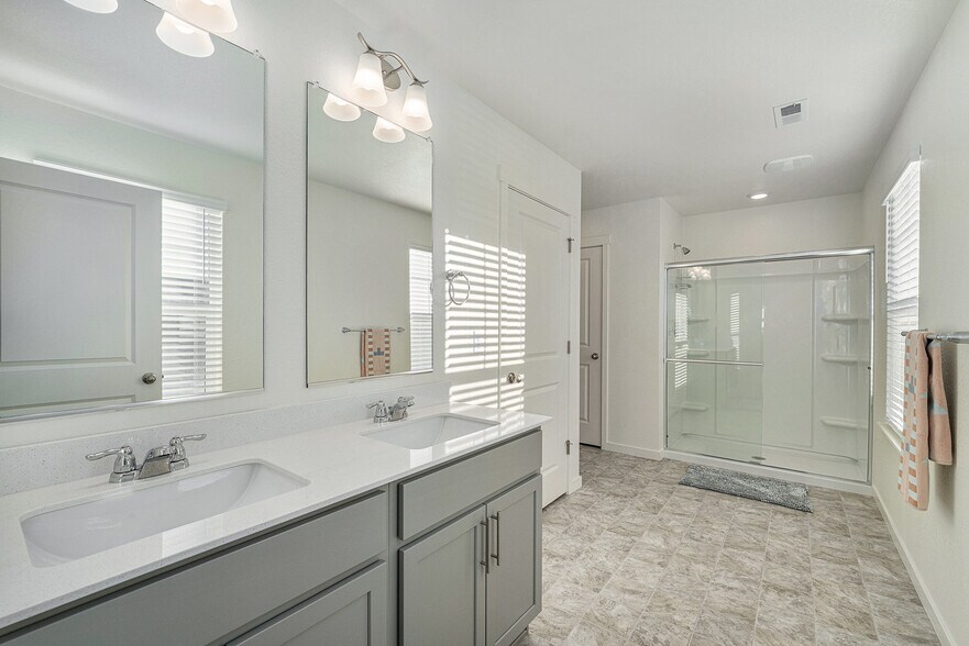 Building Photo - 439 Bluebird Rd