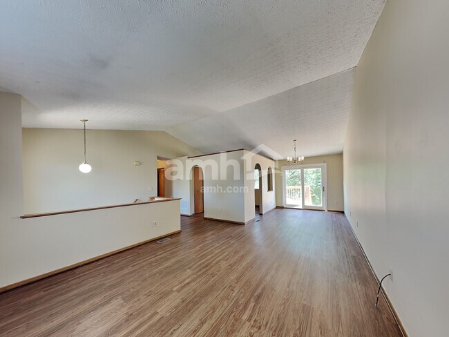 Building Photo - 212 Charing Cross St