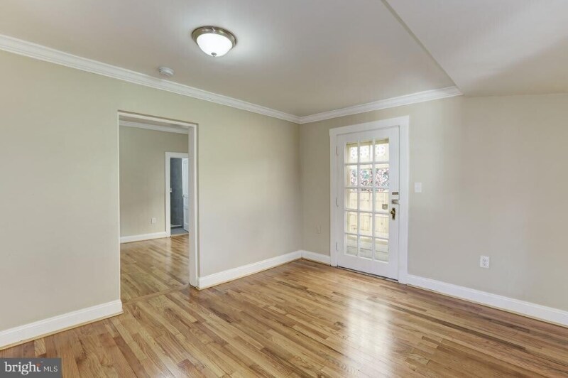 Building Photo - 811 Thayer Ave