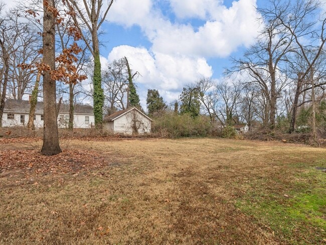 Building Photo - Charming two bedroom two and a half bathroom ready for you to call home!