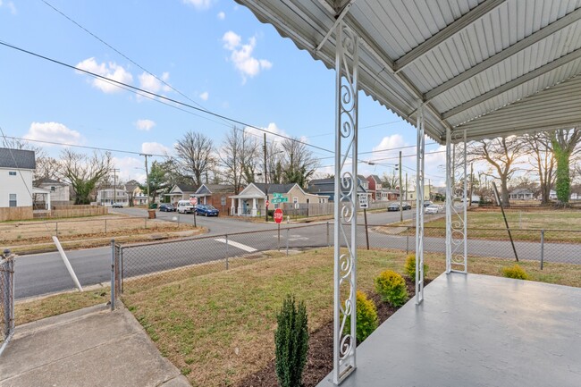 Building Photo - Trek Rentals