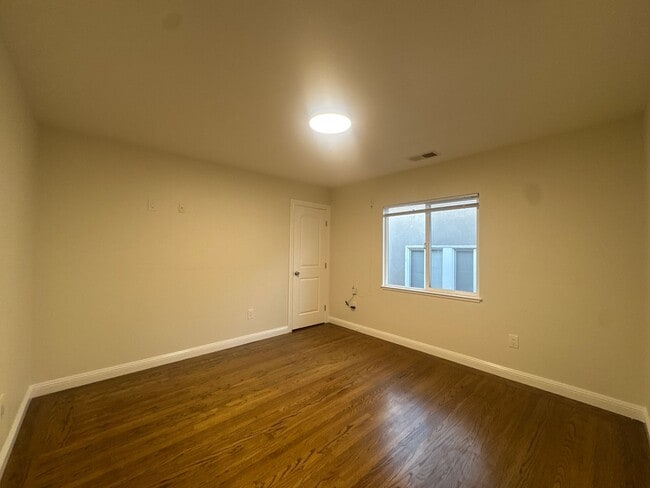 Building Photo - 2685 Havenscourt Boulevard-$20