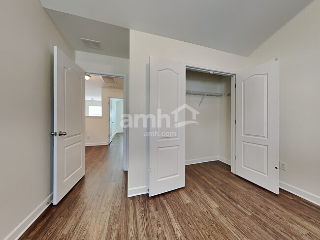 Building Photo - 532 Lateleaf Dr