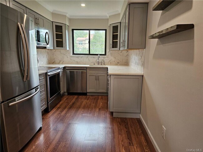 Building Photo - 9 Briarcliff Dr S