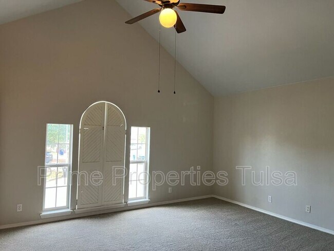 Building Photo - 1120 W Florence Ct