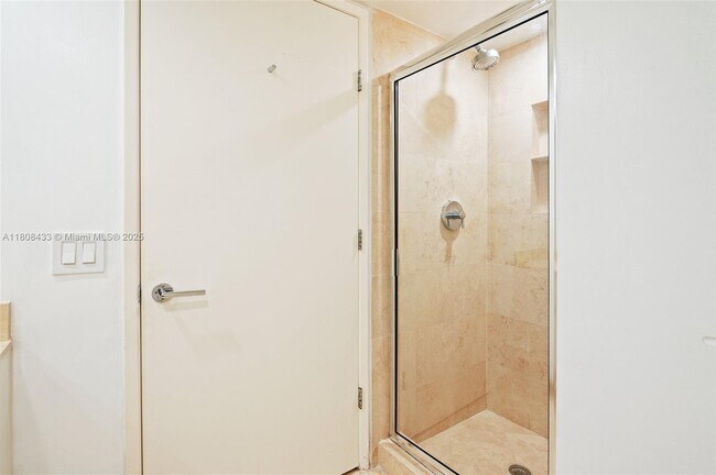 Building Photo - 765 Crandon Blvd
