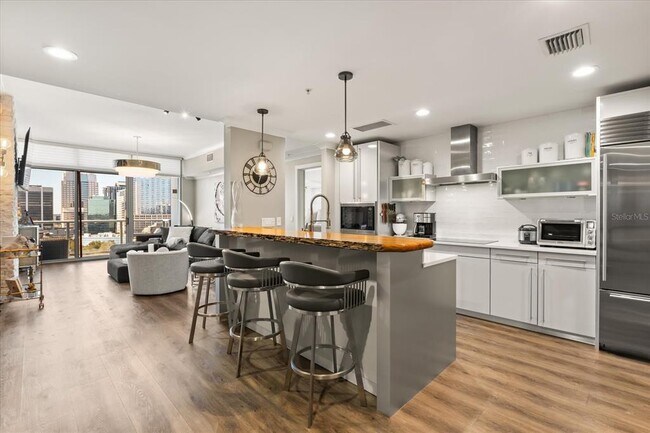 Building Photo - 260 S Osceola Ave