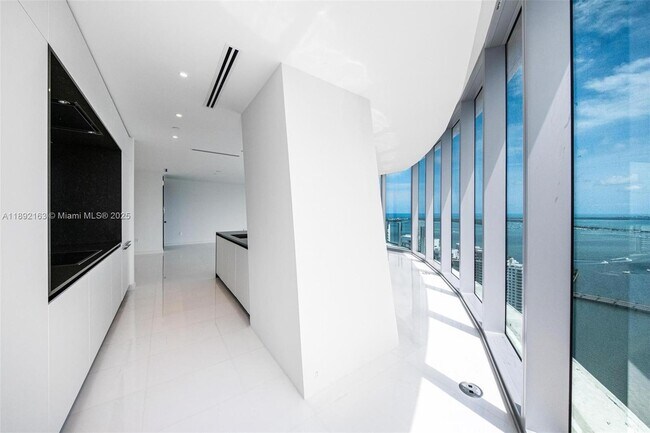 Building Photo - 300 Biscayne Blvd Way