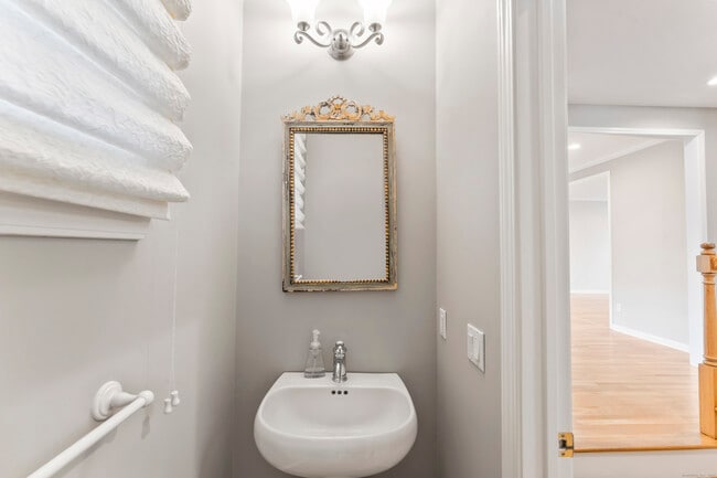 Building Photo - 4 Woods Way