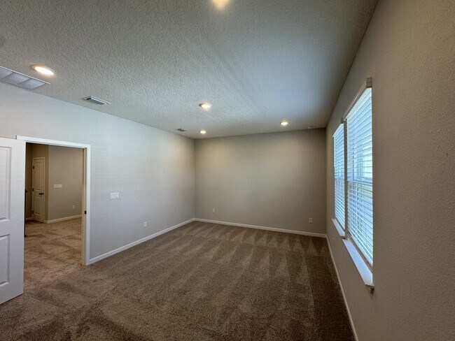 Building Photo - 96422 Stillpoint Wy