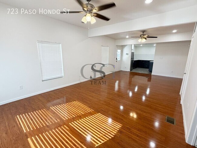 Building Photo - 723 Paso Hondo St