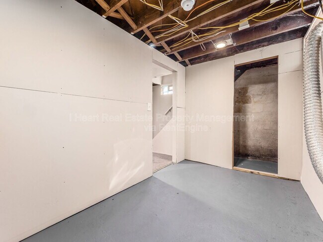 Building Photo - 1621 Sullivant Ave