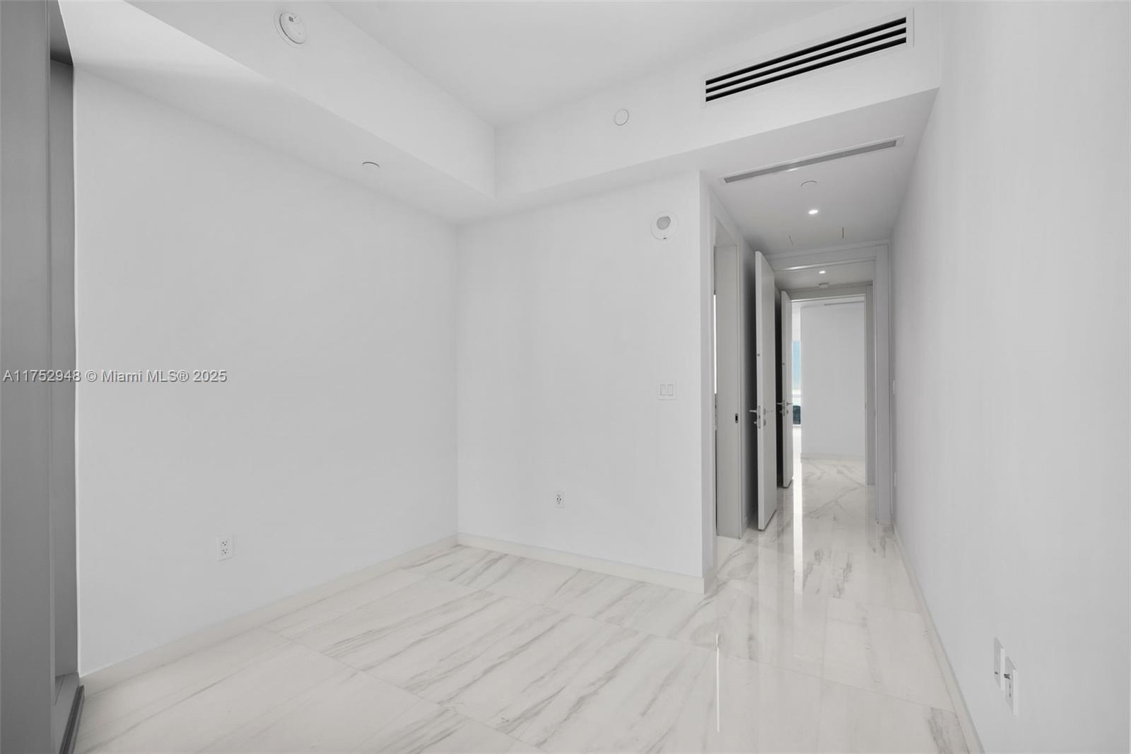Building Photo - 300 Biscayne Boulevard Way