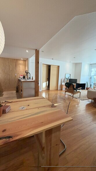 Building Photo - 515 Lands End Way