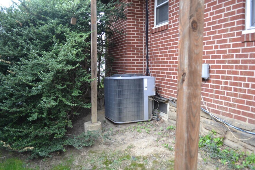 Building Photo - 712 Macdade Blvd