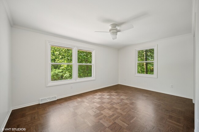 Building Photo - 160 N Forest View Dr