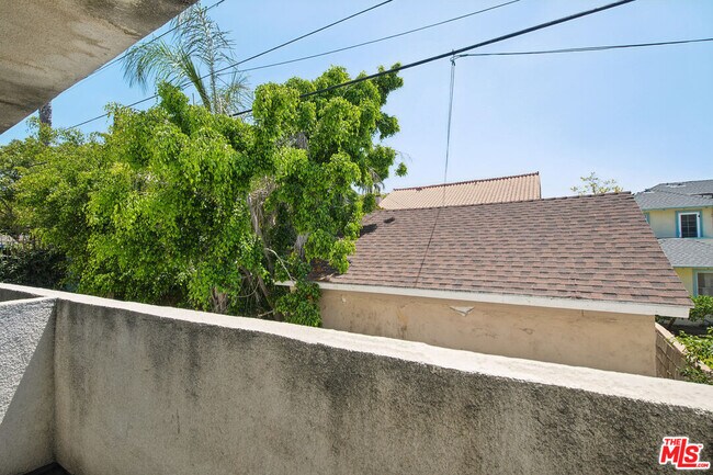 Building Photo - 870 S Crenshaw Blvd