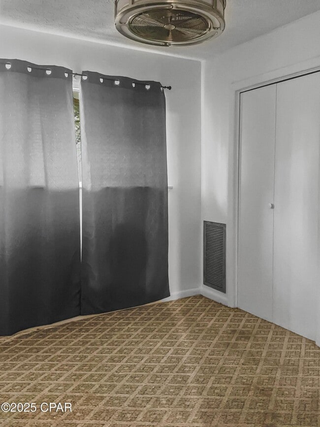 Building Photo - 115 Twin Lakes Dr