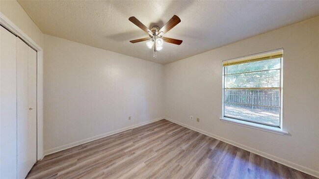 Building Photo - 916 Navarro Dr