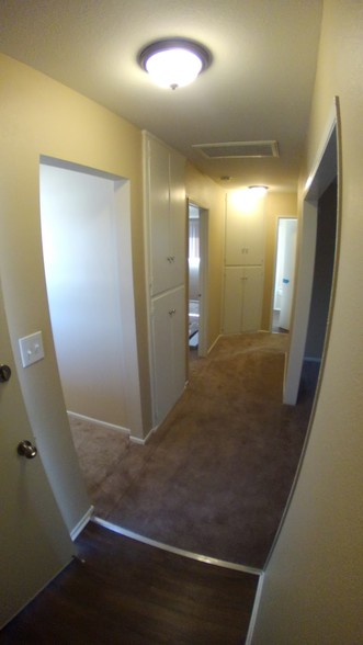 Entry/Hall - 6018 Norwalk Blvd