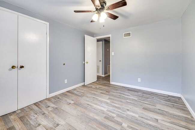 Building Photo - Charming 3-Bedroom 1.5 Bath Cottage-Style Bungalow with Open Floorplan and Kitchen Island