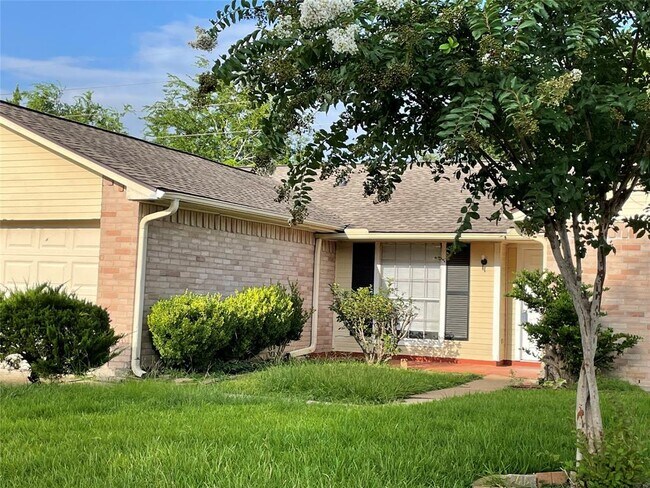Building Photo - 1011 E Brompton Dr