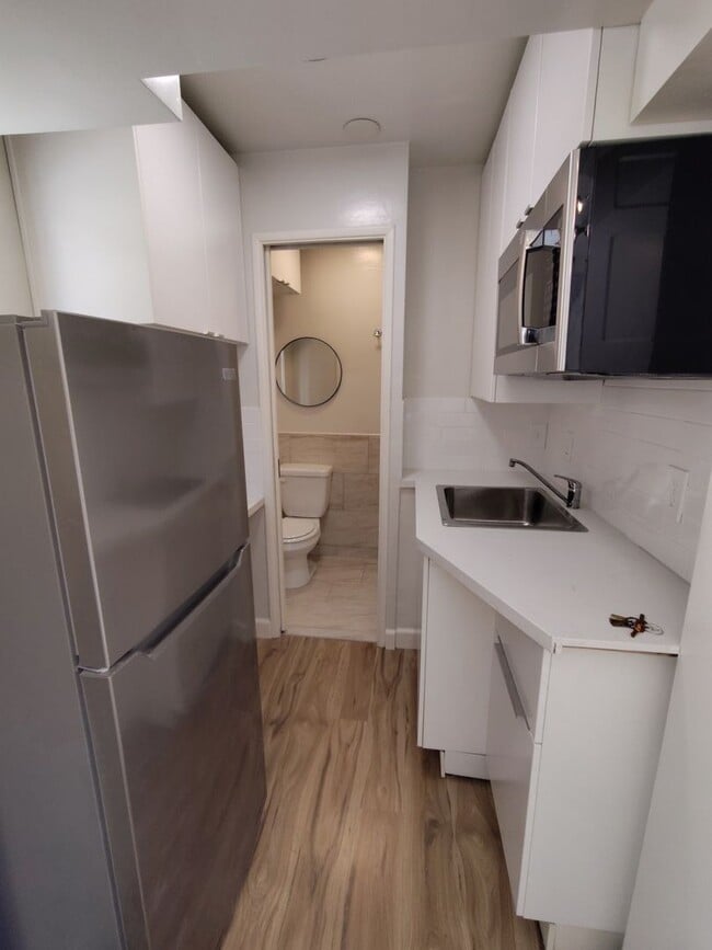 Building Photo - ***AVAILABLE NOW***Modern Micro Unit – Ste...
