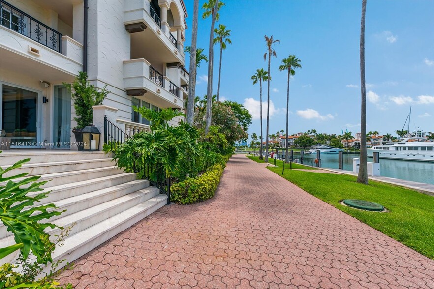 Building Photo - 2514 Fisher Island Dr