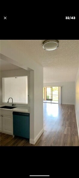Building Photo - 2687 Sabal Springs Cir