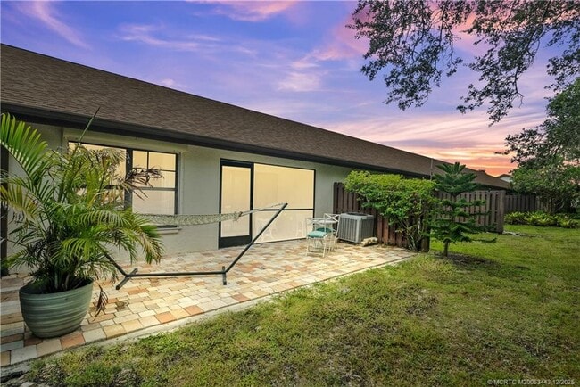 Building Photo - 1544 SW Silver Pine Way